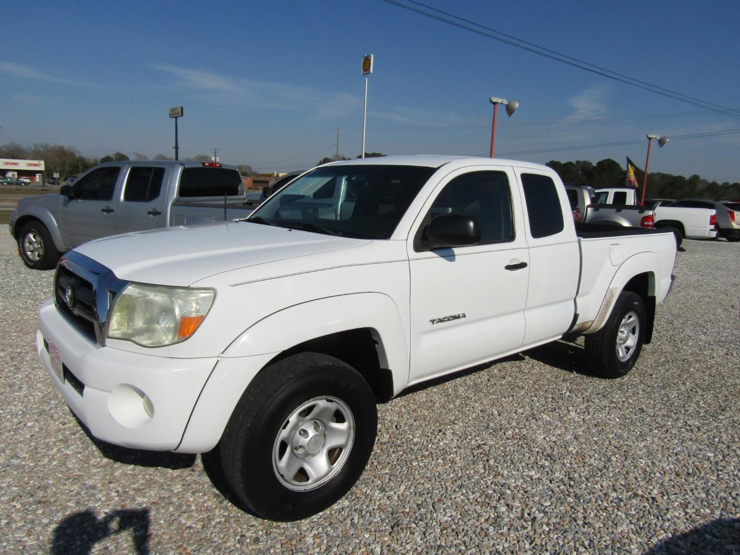 2008 White /Tan Toyota Tacoma PreRunner Access Cab V6 2WD (5TETU62N78Z) with an 4.0L V6 DOHC 24V engine, Automatic transmission, located at 15016 S Hwy 231, Midland City, AL, 36350, (334) 983-3001, 31.306210, -85.495277 - Photo#2